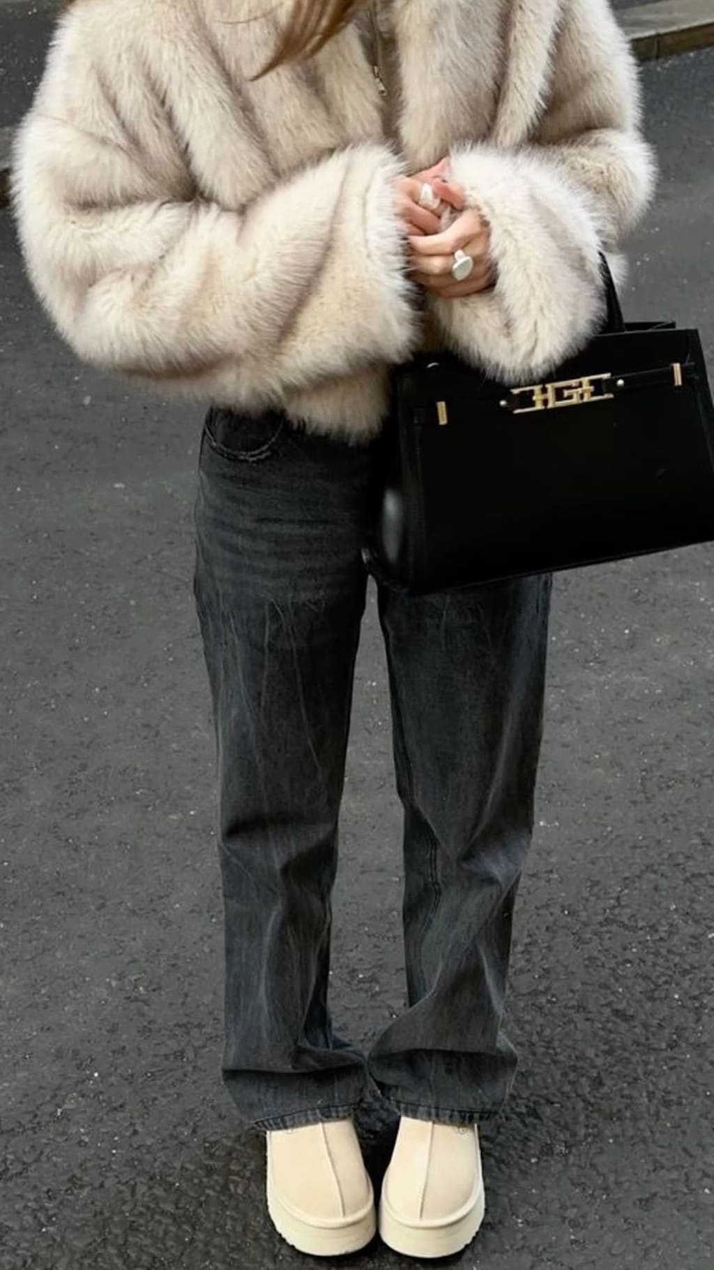 حذاء أنيق ومريح ugg